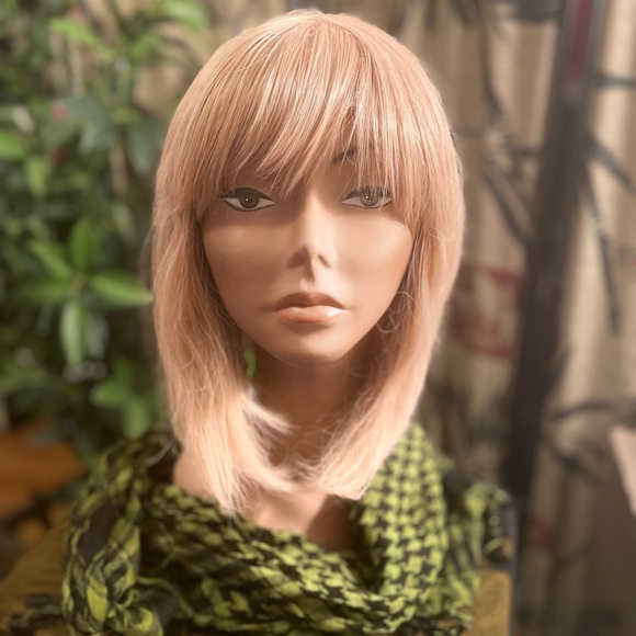 “Anastasia” Light Pink Bob Wig and clip on ponytail - Picture 3 of 7